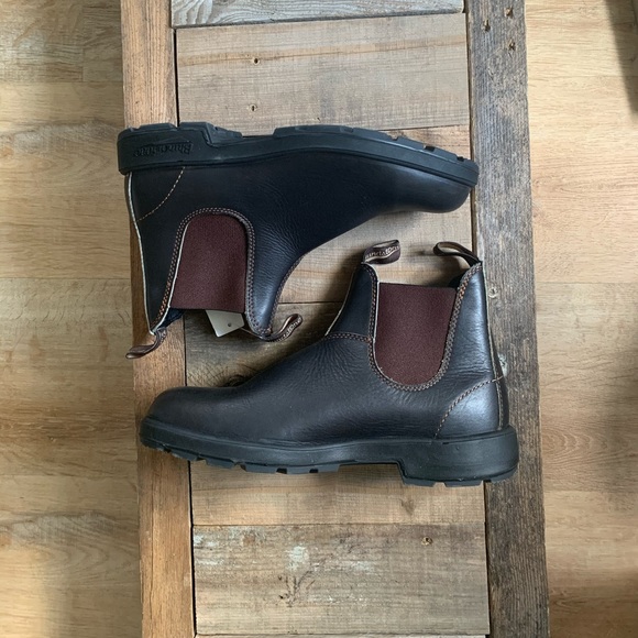 stout water resistant chelsea boot